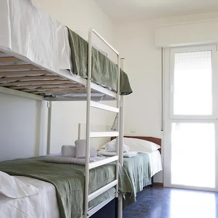 Spacious And - 5 Minutes From The Apartment