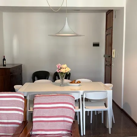 Apartment Spacious And - 5 Minutes From The