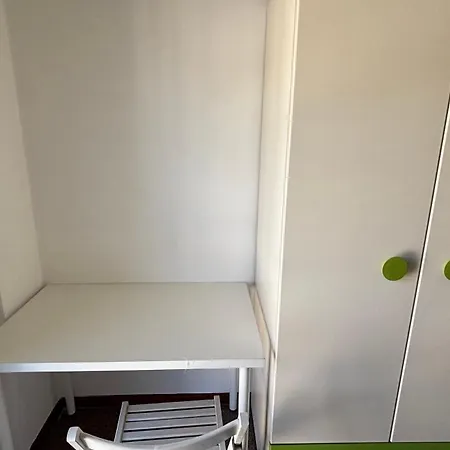 Apartment Spacious And - 5 Minutes From The *