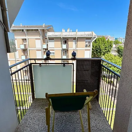 Apartment Spacious And - 5 Minutes From The *